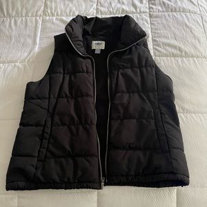 Black Old Navy quilted puffer vest